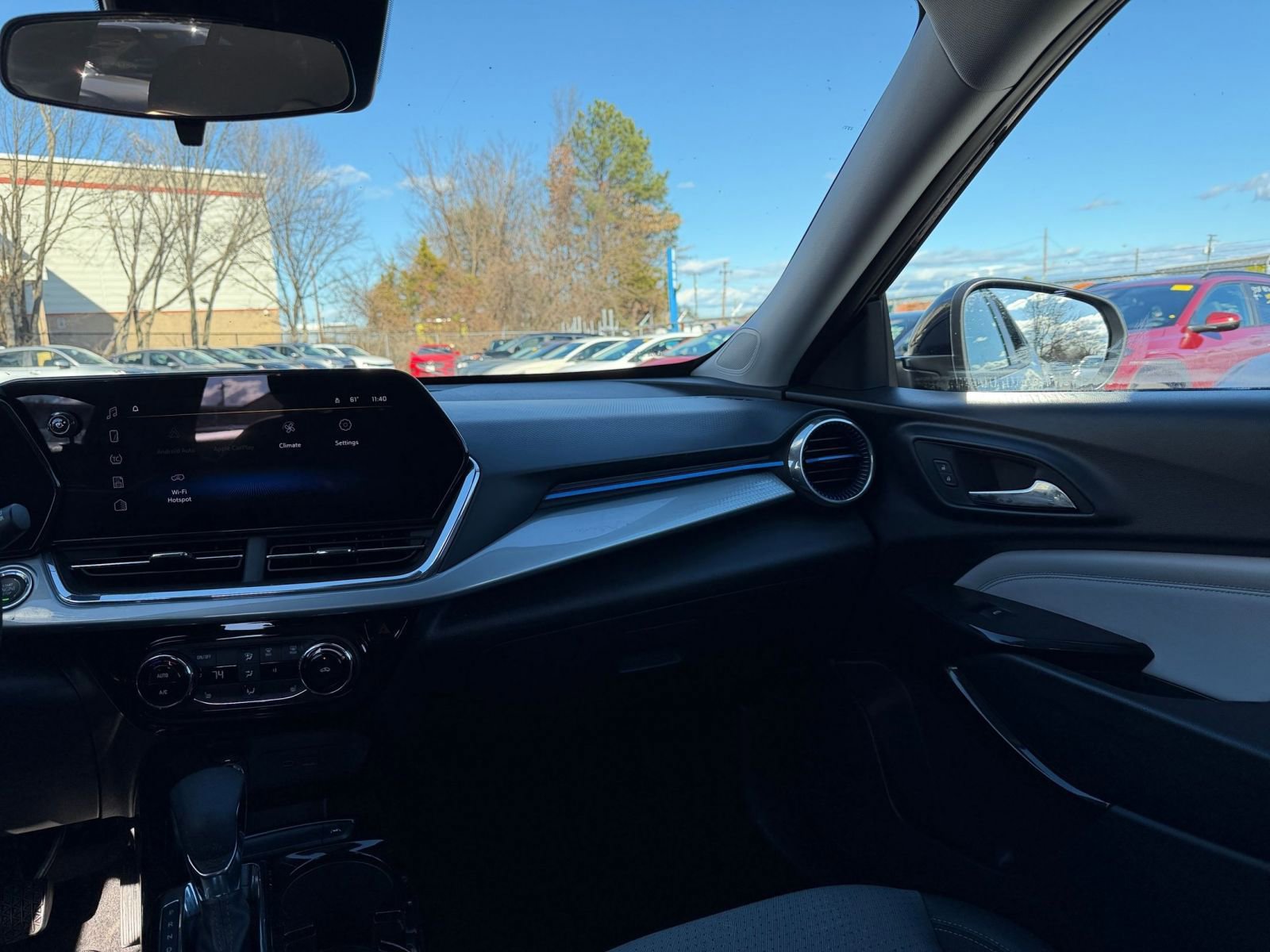 Used 2025 Chevrolet Trax LT w/ LT Convenience Package image 33