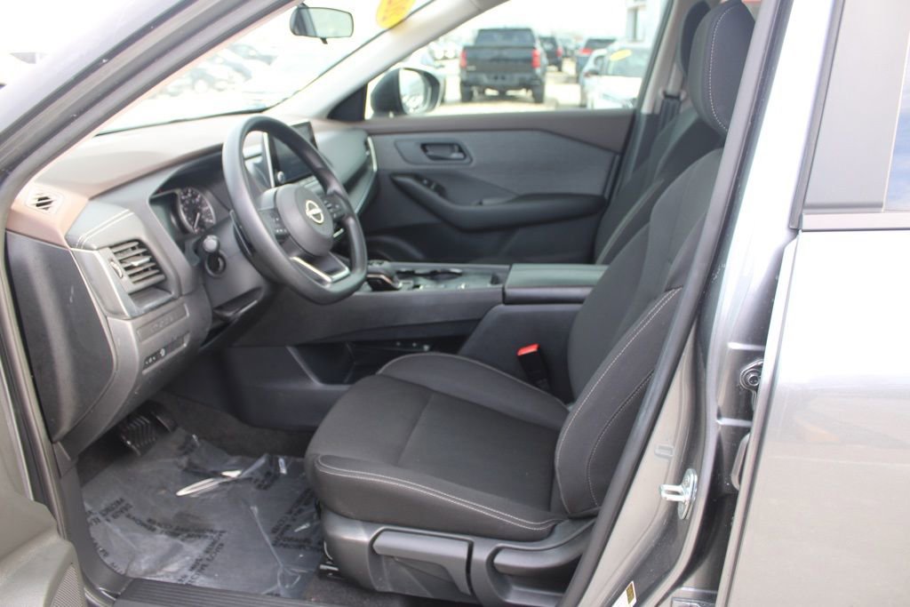 Used 2023 Nissan Rogue S image 14