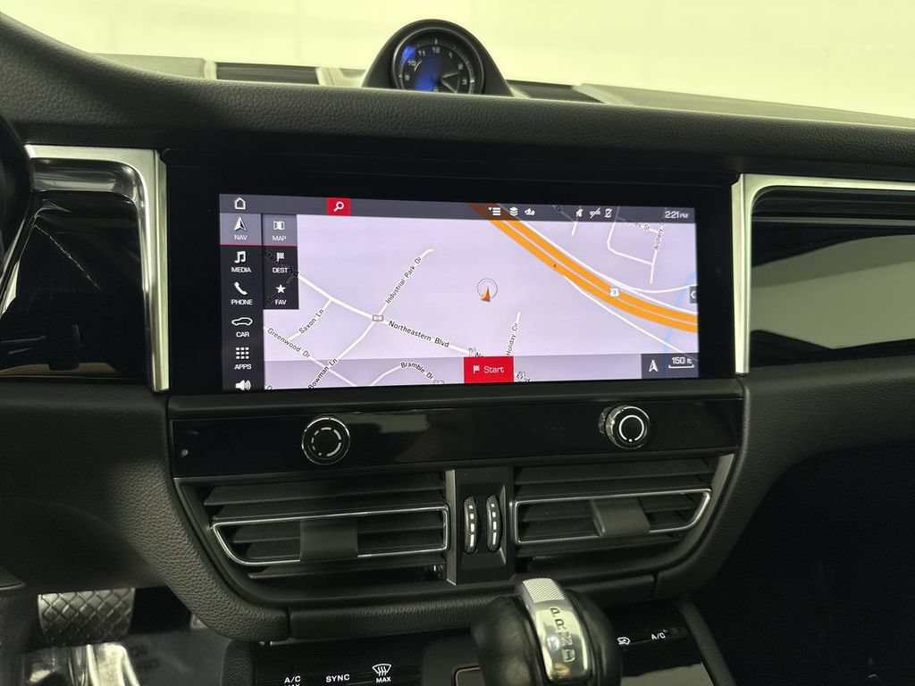 Certified 2022 Porsche Macan S AWD/4WD image 27
