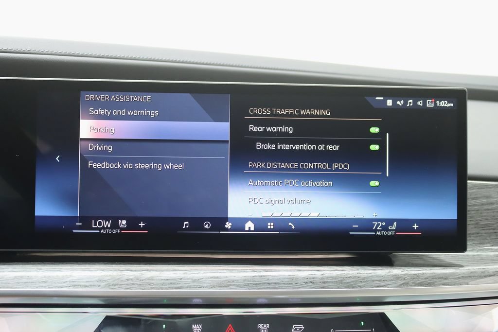 Used 2024 BMW 740i xDrive w/ Premium Package 2 AWD/4WD image 23