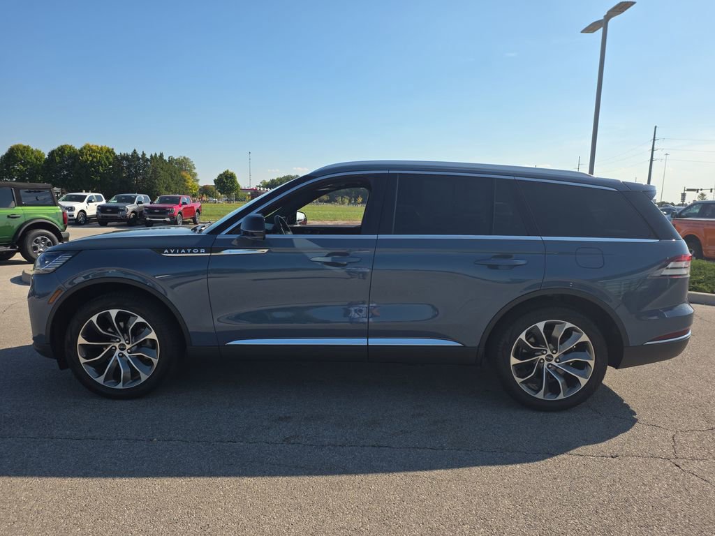 Used 2025 Lincoln Aviator Reserve w/ Illumination Package image 4