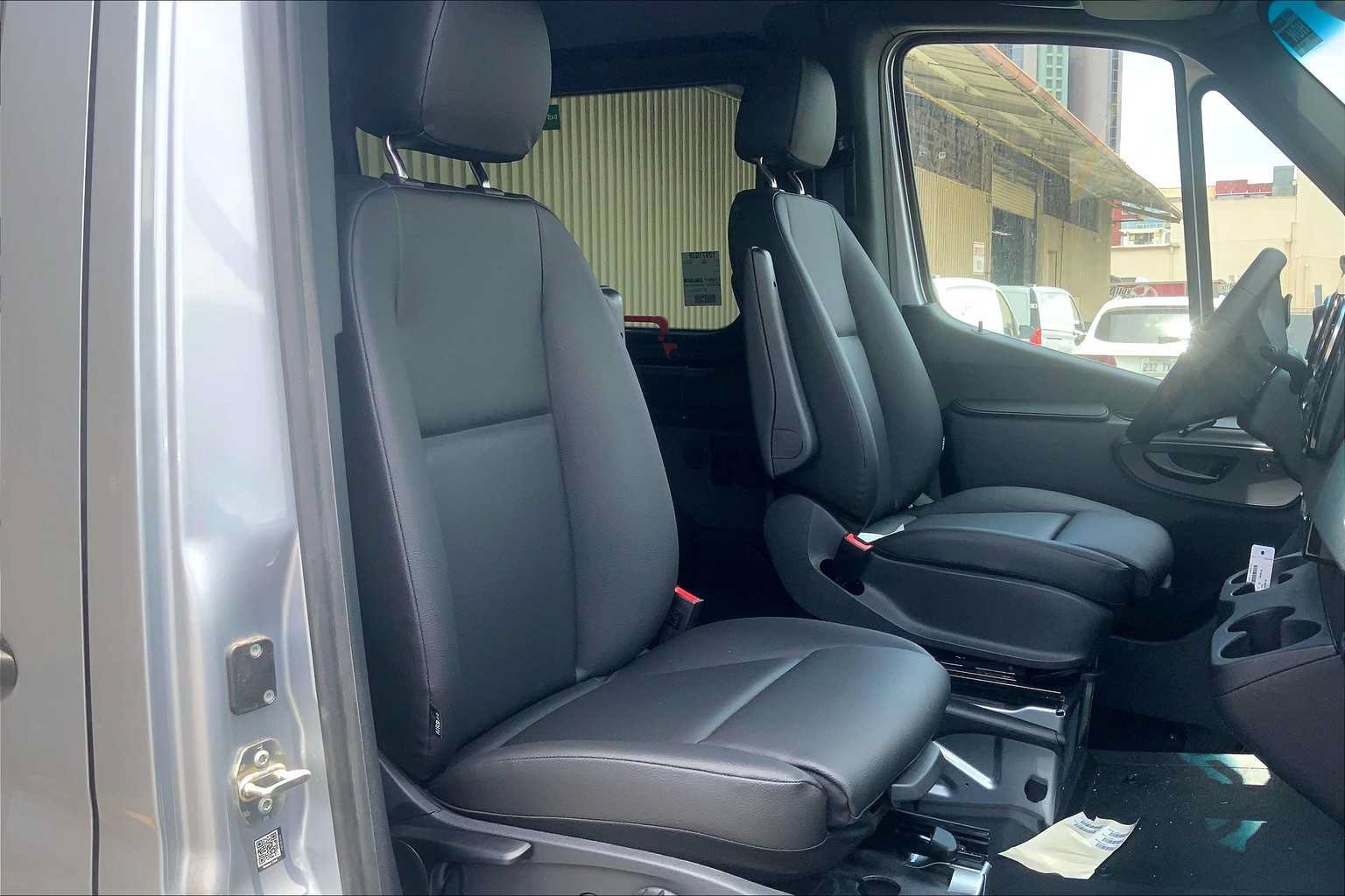 Used 2025 Mercedes-Benz Sprinter 2500 image 2