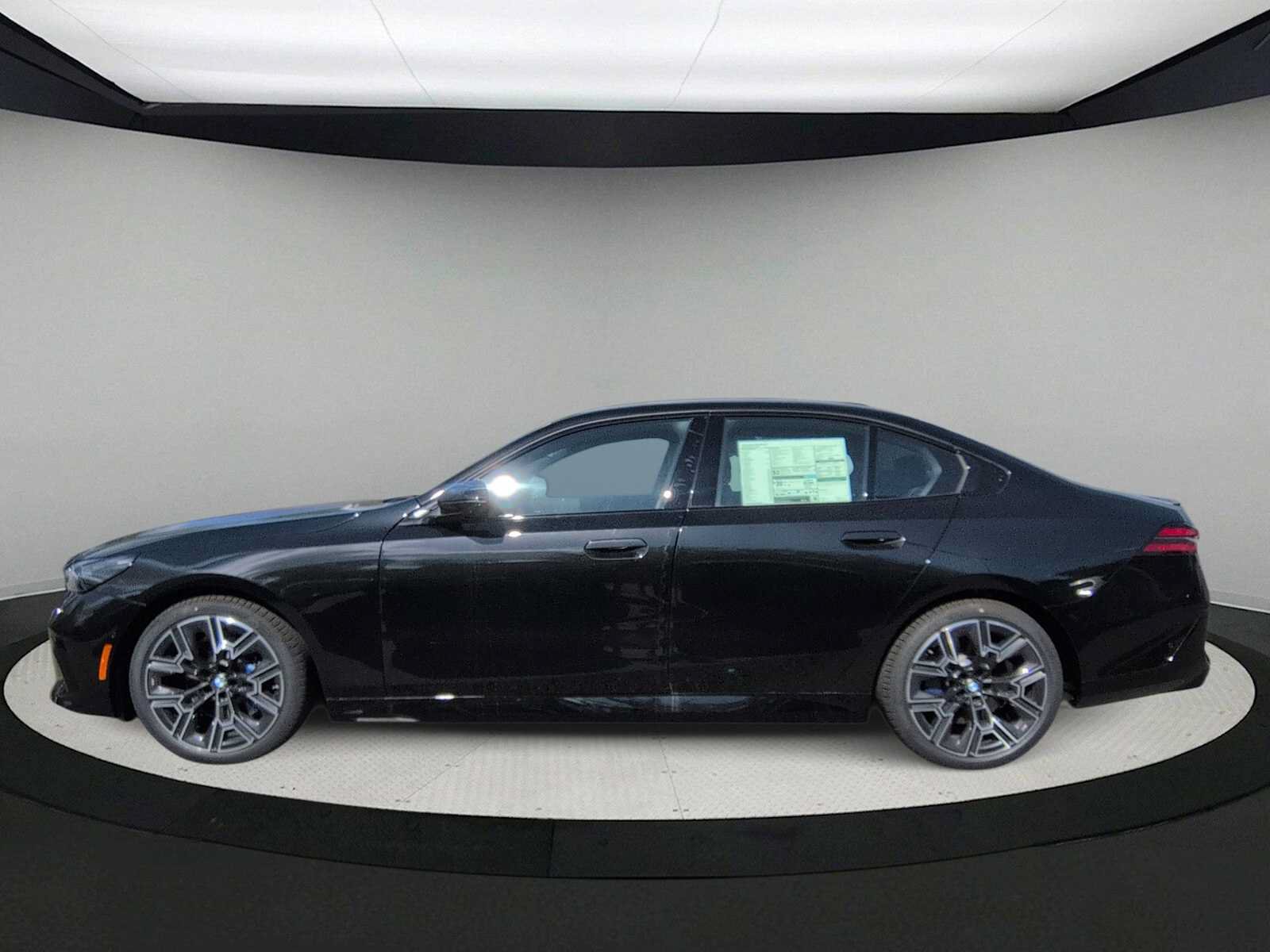 Used 2027 BMW 530i xDrive w/ M Sport Package AWD/4WD image 5