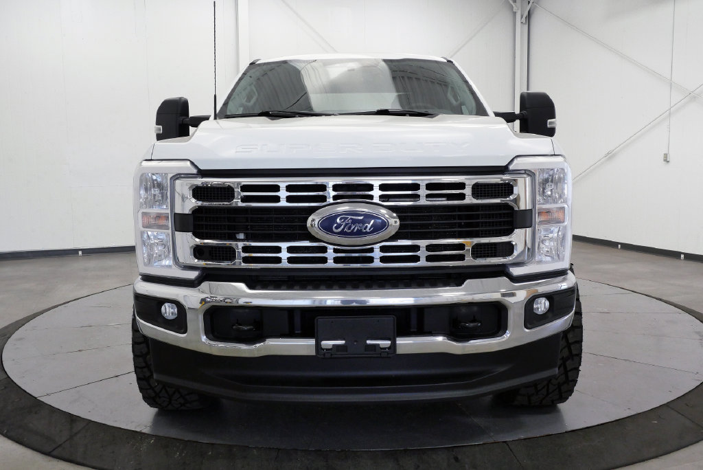 Used 2023 Ford F250 XLT AWD/4WD image 3