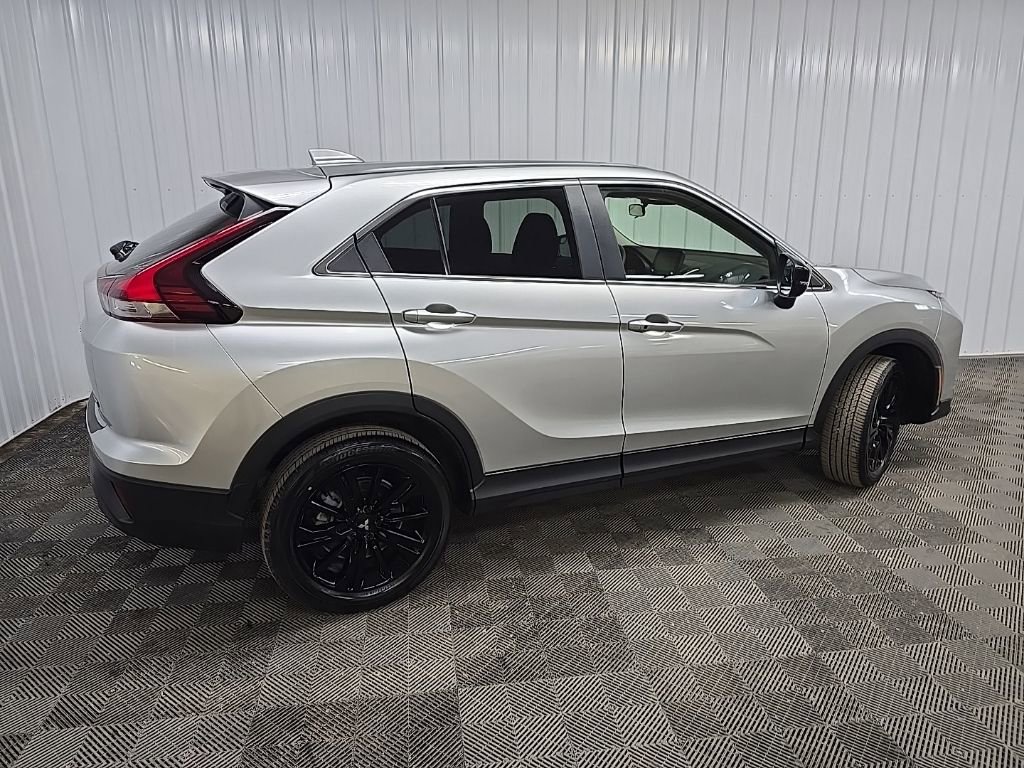 Used 2024 Mitsubishi Eclipse Cross LE AWD/4WD image 3