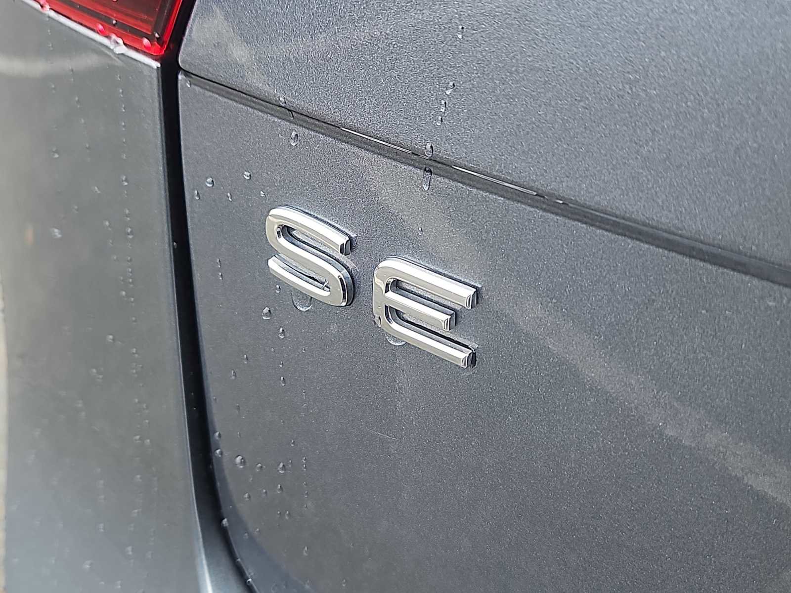 Used 2024 Volkswagen Tiguan SE R-Line image 12