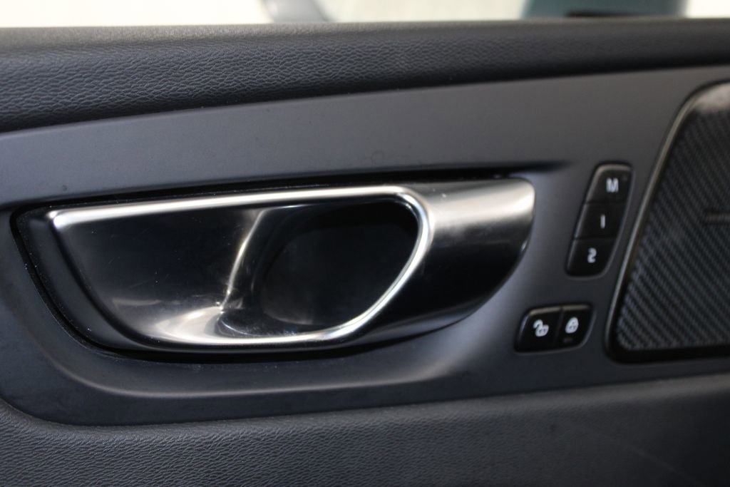 Used 2023 Volvo XC60 B6 Ultimate image 39