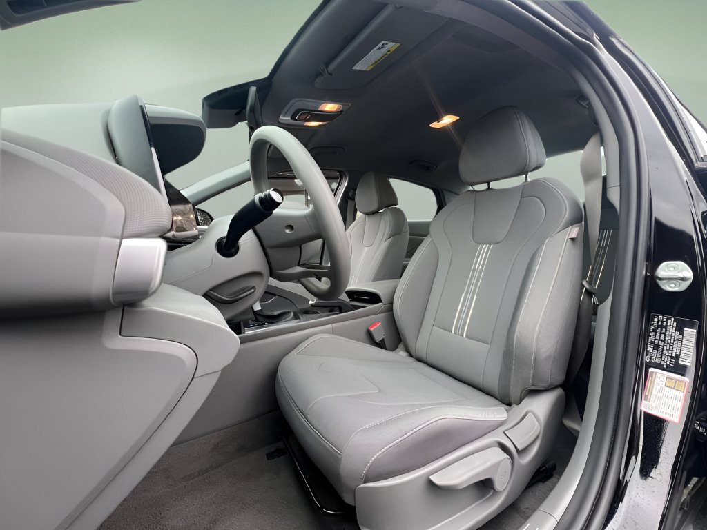 Used 2024 Hyundai Elantra SEL FWD image 24