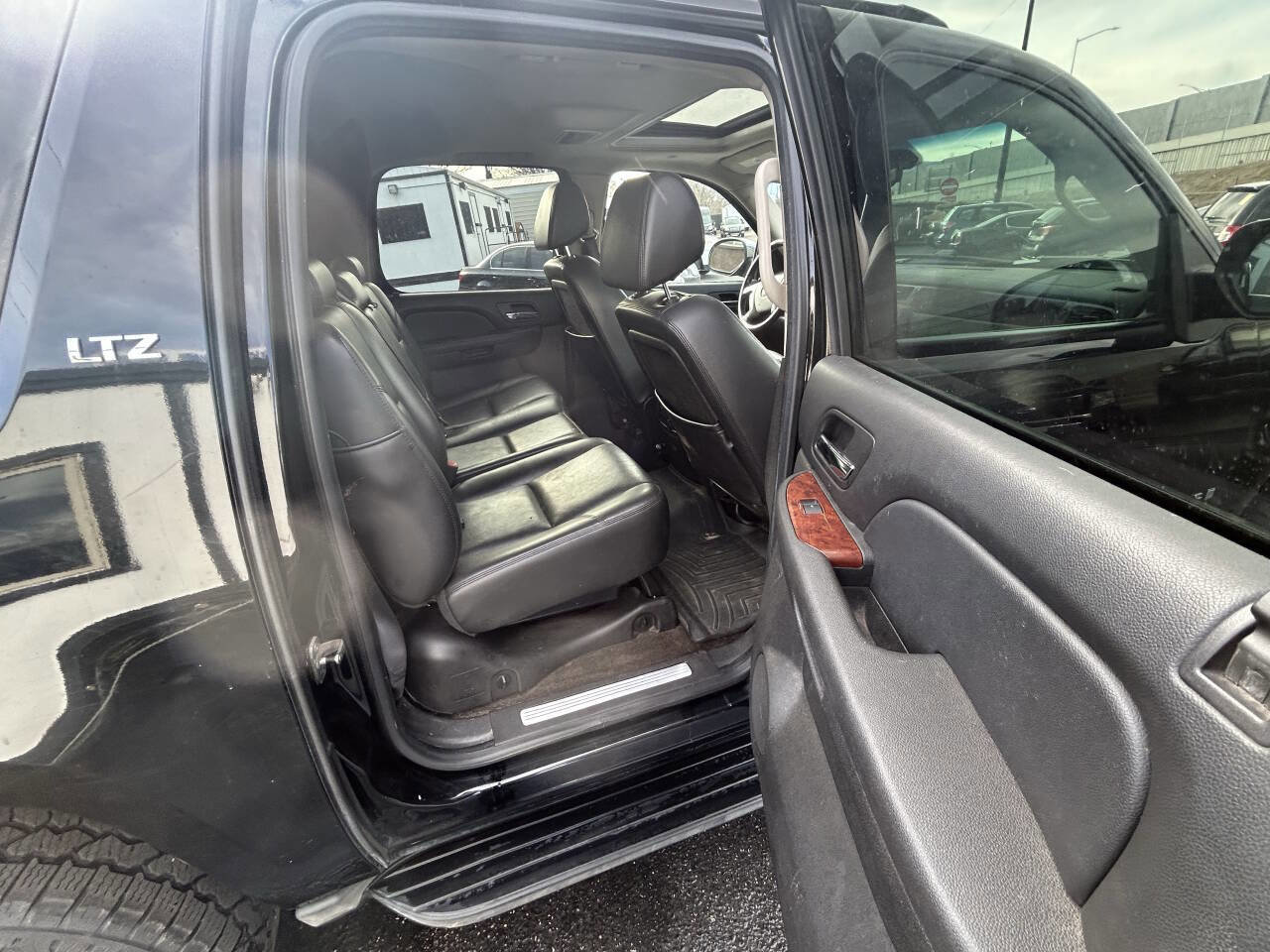 Used 2009 Chevrolet Avalanche LTZ image 15