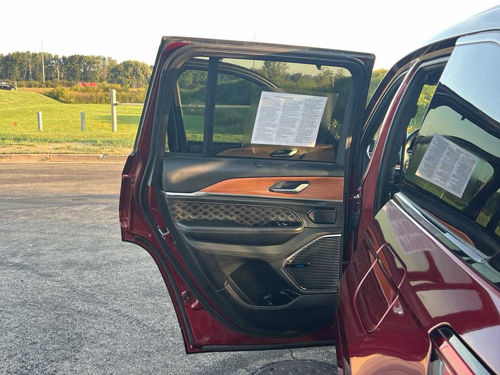 Used 2022 Jeep Grand Cherokee Summit image 40