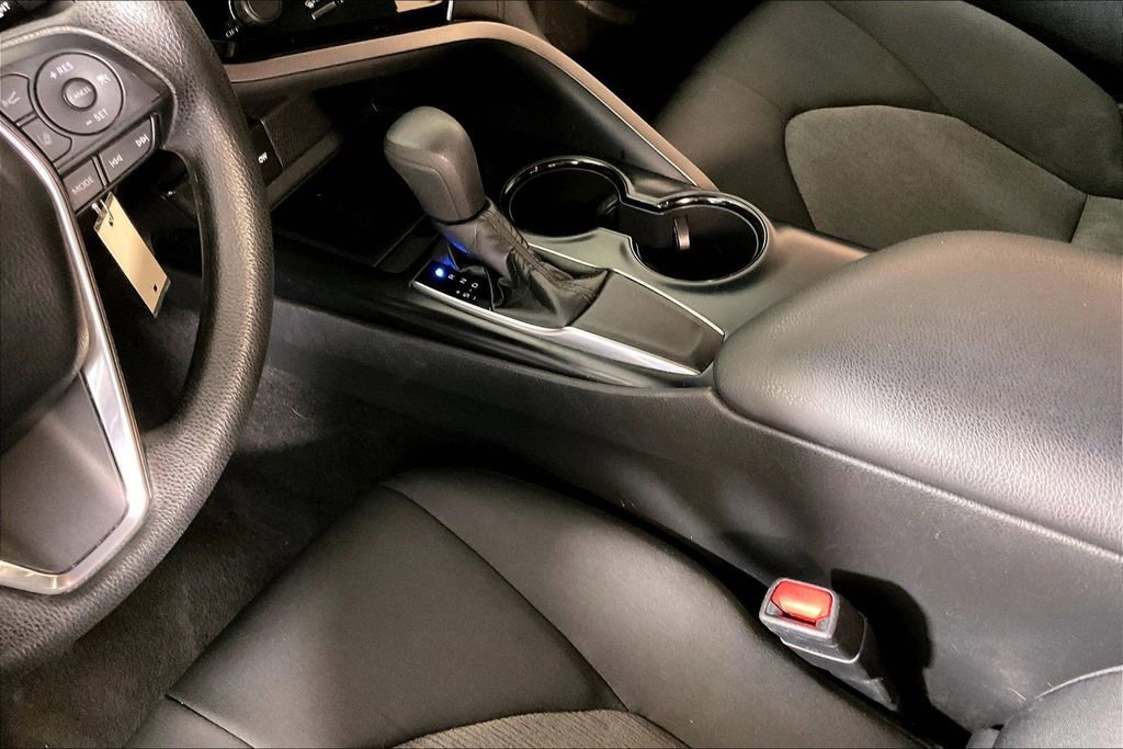 Used 2018 Toyota Camry LE FWD image 17