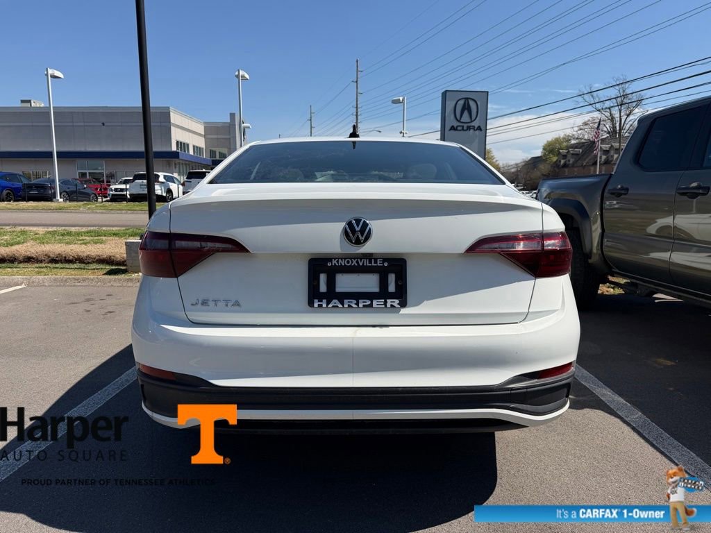 Used 2023 Volkswagen Jetta Sport image 4