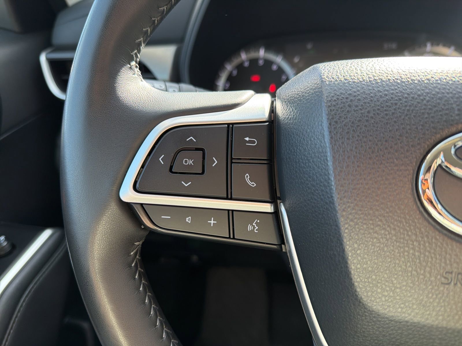 Used 2024 Toyota Highlander LE image 46