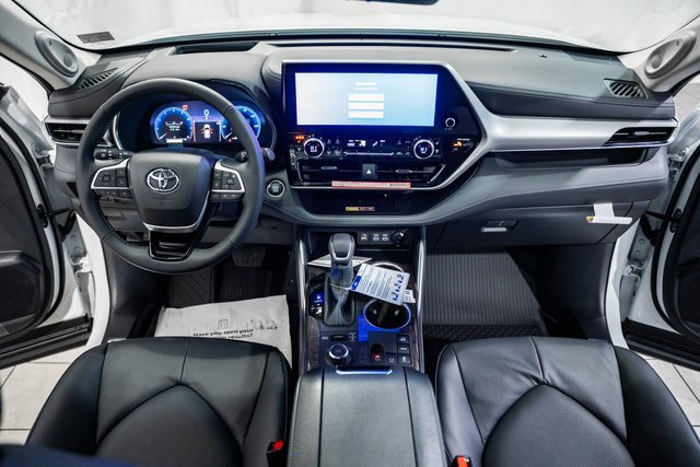 New 2026 Toyota Highlander Platinum image 20