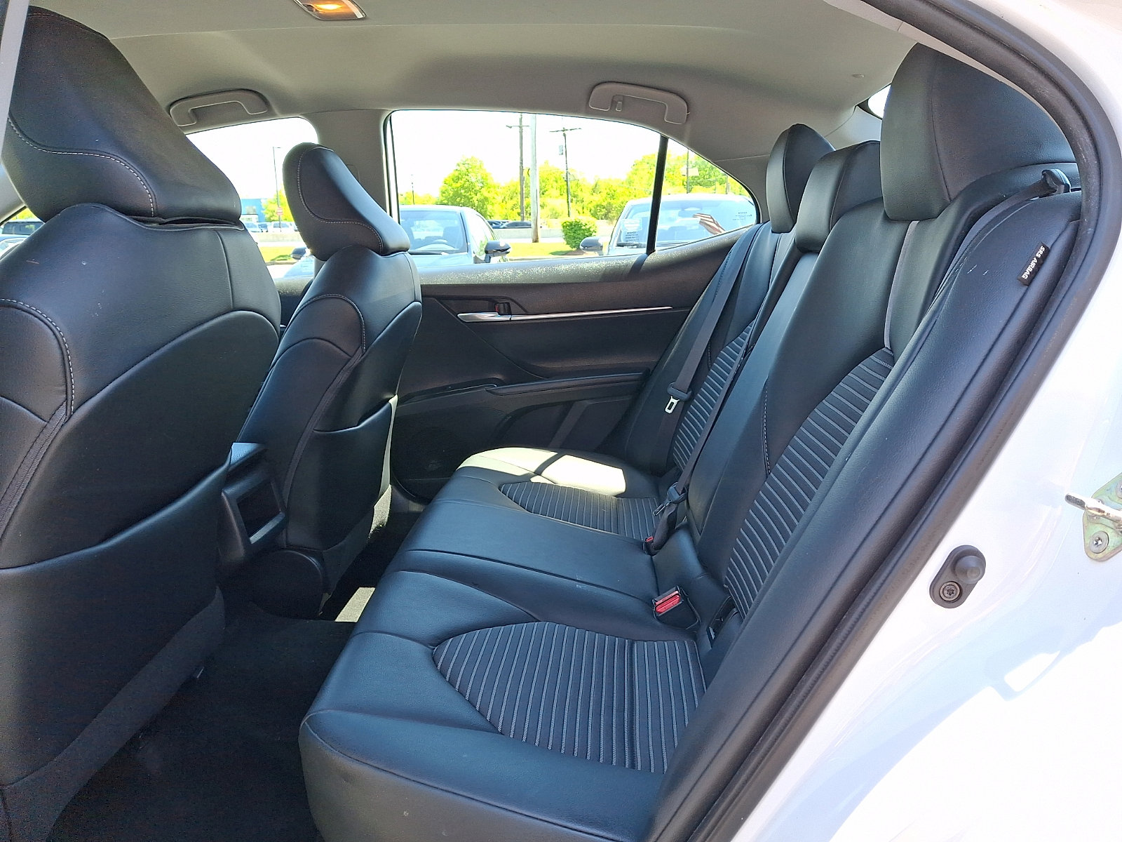 Used 2020 Toyota Camry SE FWD image 10
