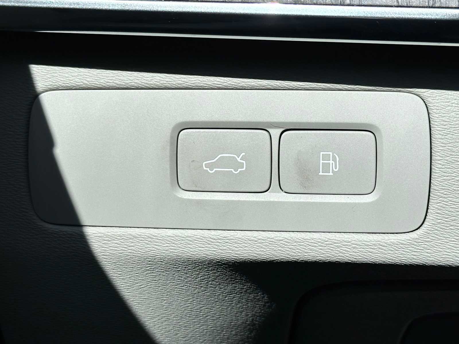 Used 2023 Volvo XC90 T8 Plus w/ Protection Package AWD/4WD image 34