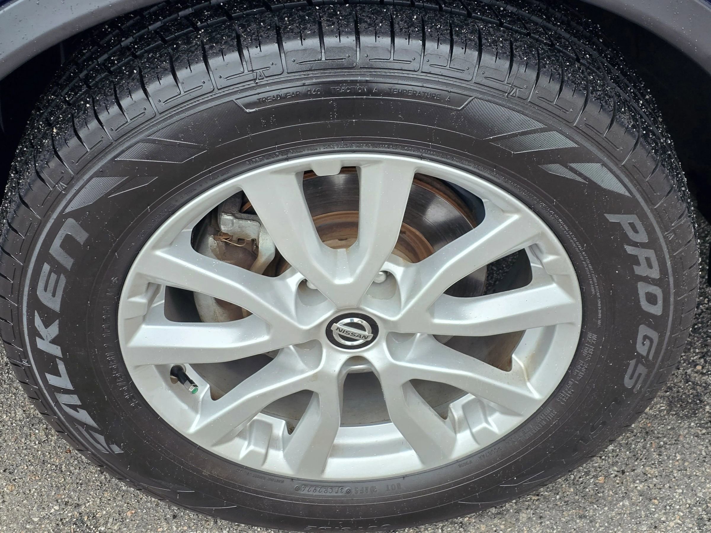 Used 2020 Nissan Rogue SV image 29