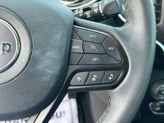 Used 2020 Jeep Cherokee Trailhawk w/ Technology Group AWD/4WD image 25