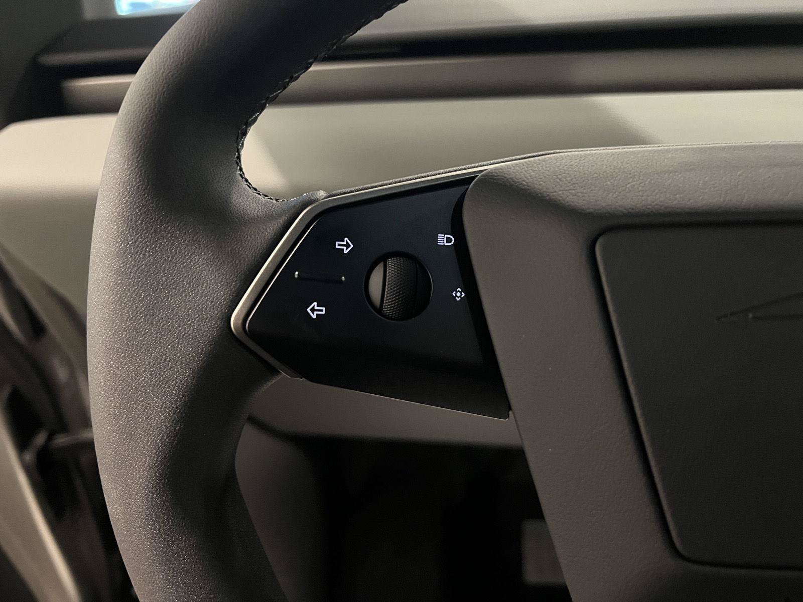 Used 2026 Tesla Cybertruck AWD Crew Cab image 15