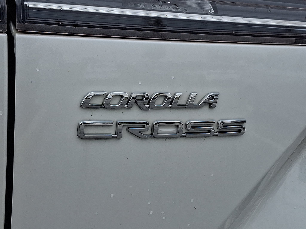Used 2023 Toyota Corolla Cross XLE w/ Convenience Package AWD/4WD image 11