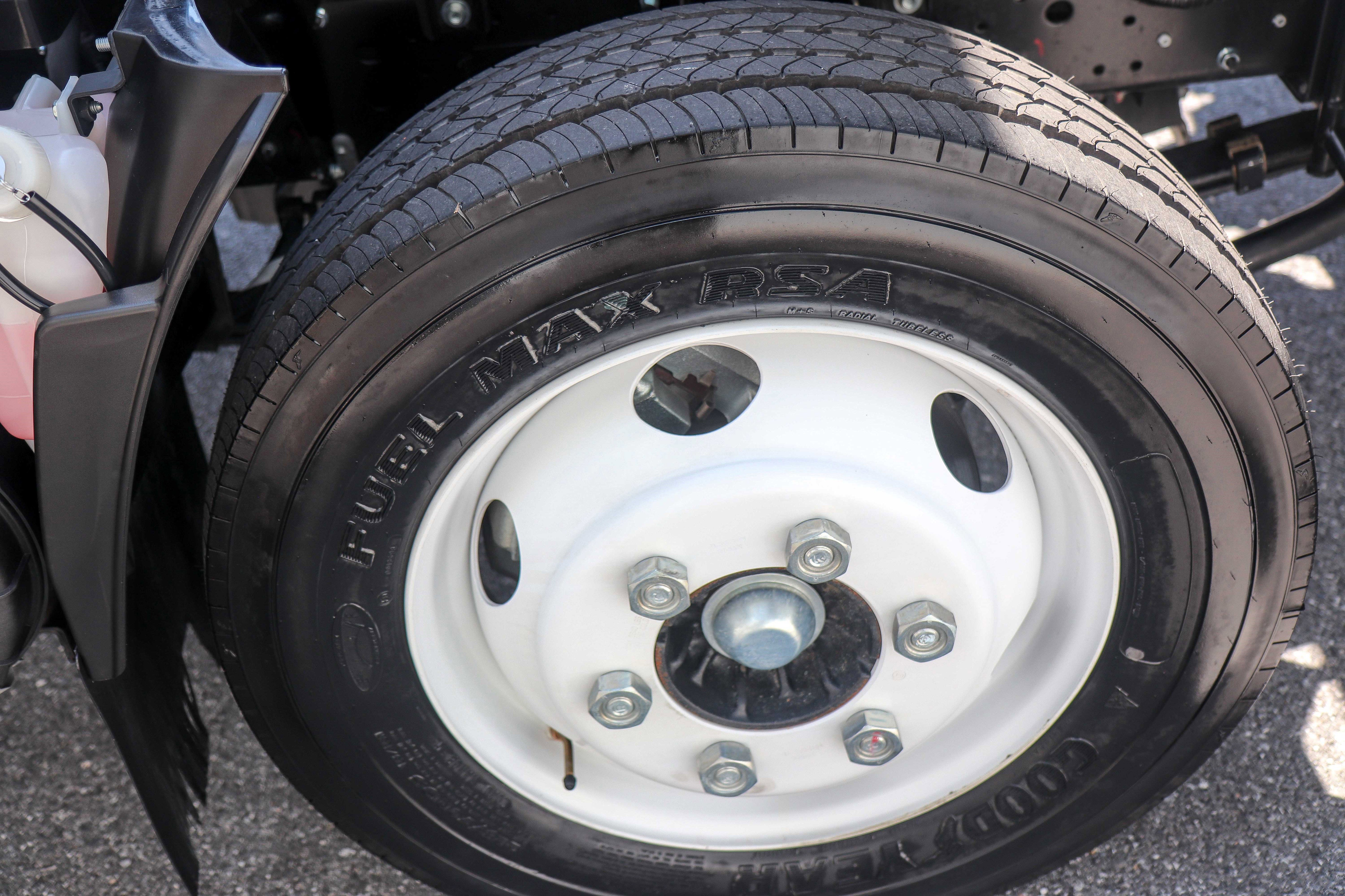 Used 2024 Isuzu NPR image 31