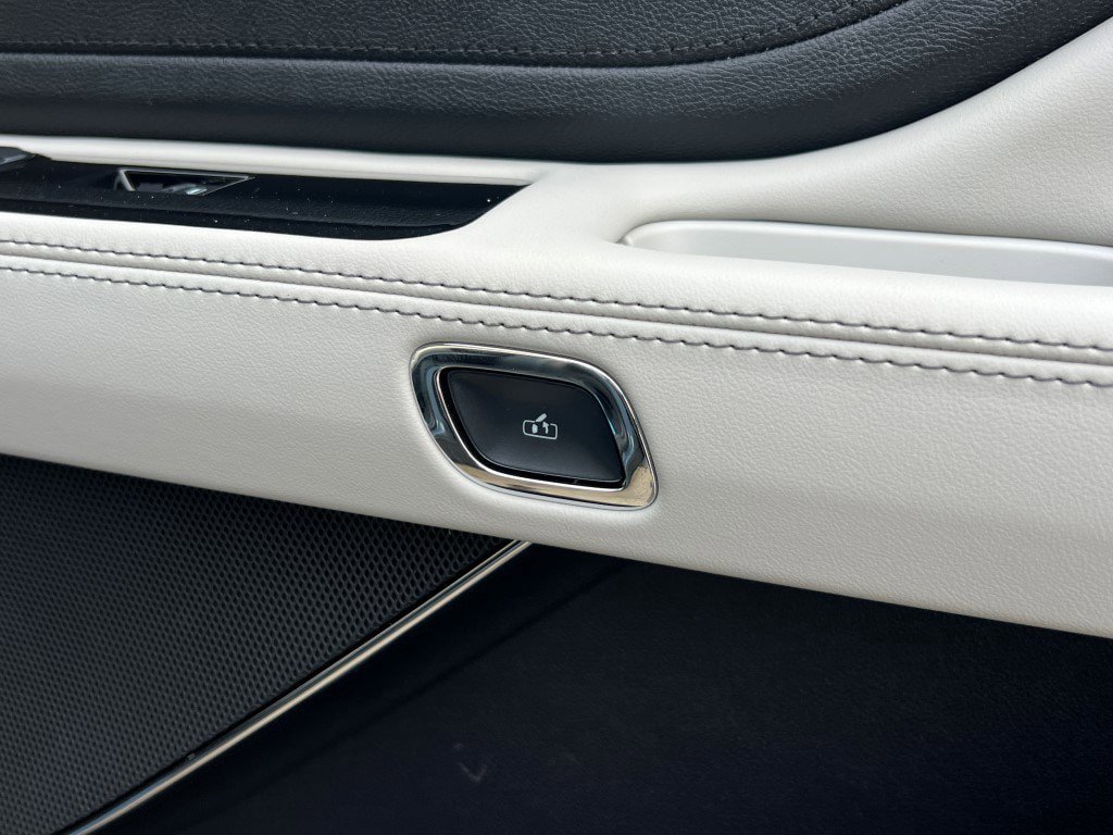 New 2026 Lincoln Aviator AWD w/ Jet Appearance Package image 8