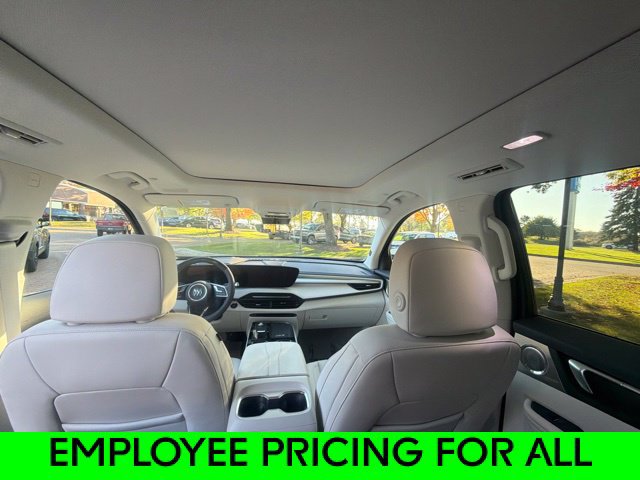 New 2027 Buick Enclave Avenir w/ LPO, Floor Liner Package AWD/4WD image 17