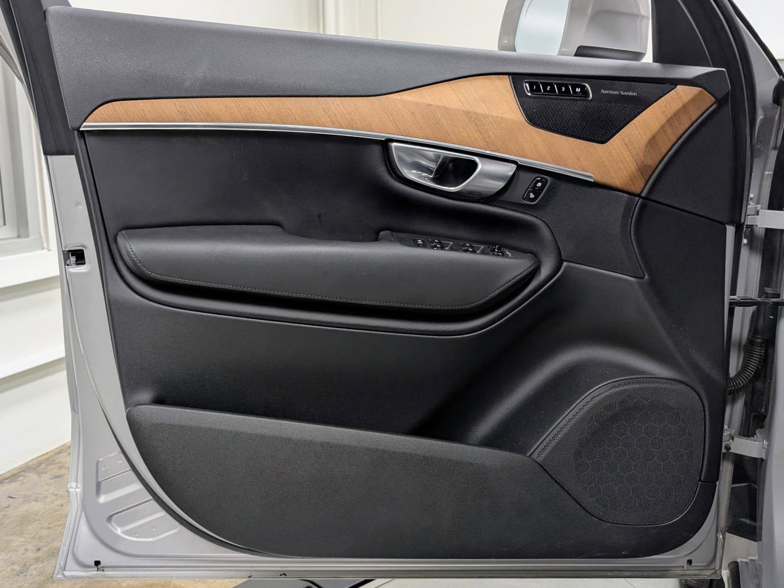 Used 2024 Volvo XC90 T8 Plus w/ Protection Package Premier image 13