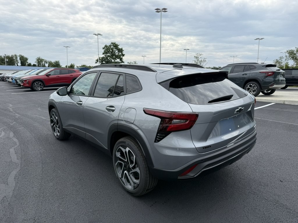 New 2026 Chevrolet Trax RS w/ Sunroof Package FWD image 3