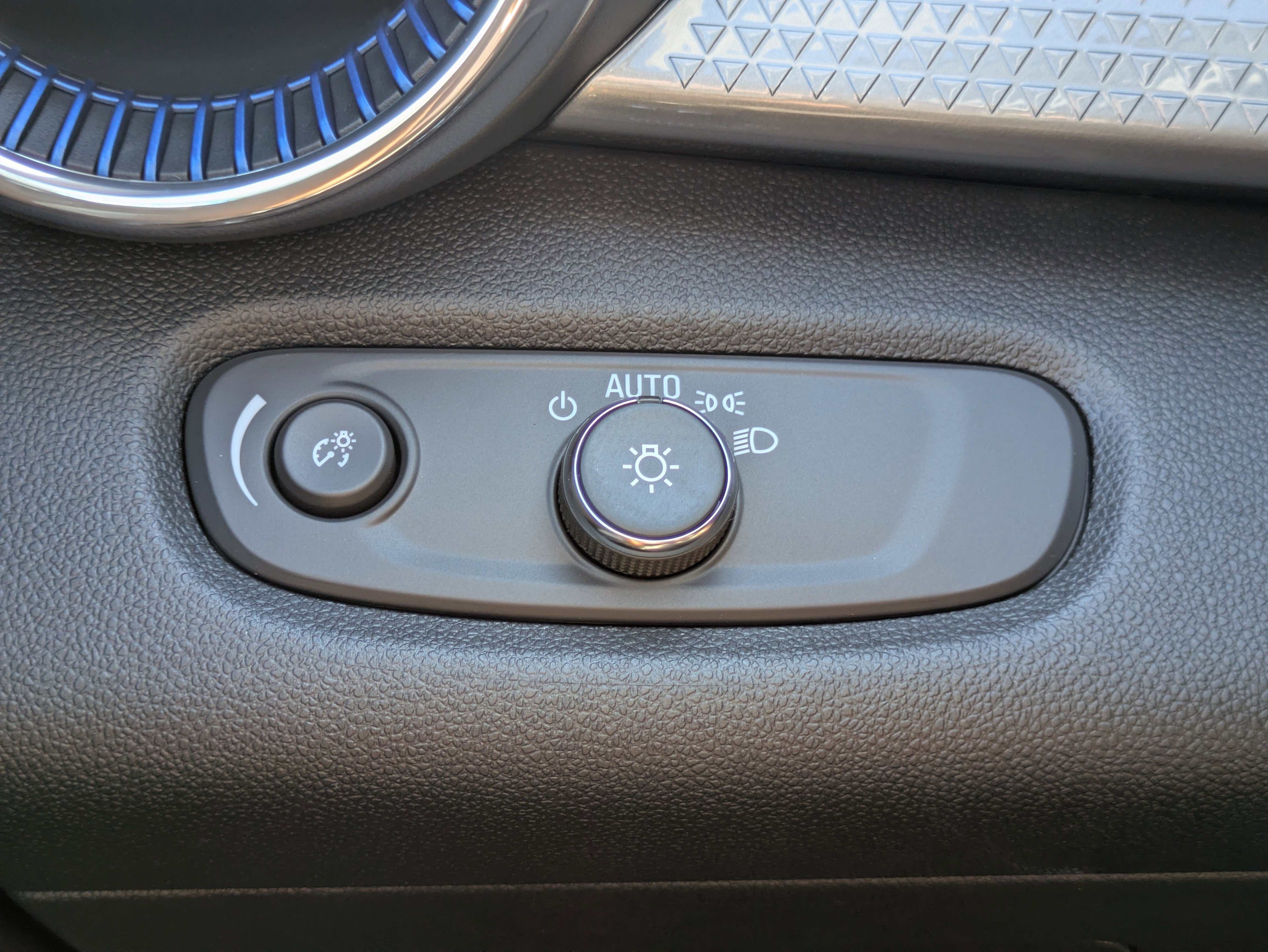 New 2026 Chevrolet Trax LT w/ Driver Confidence Package image 15