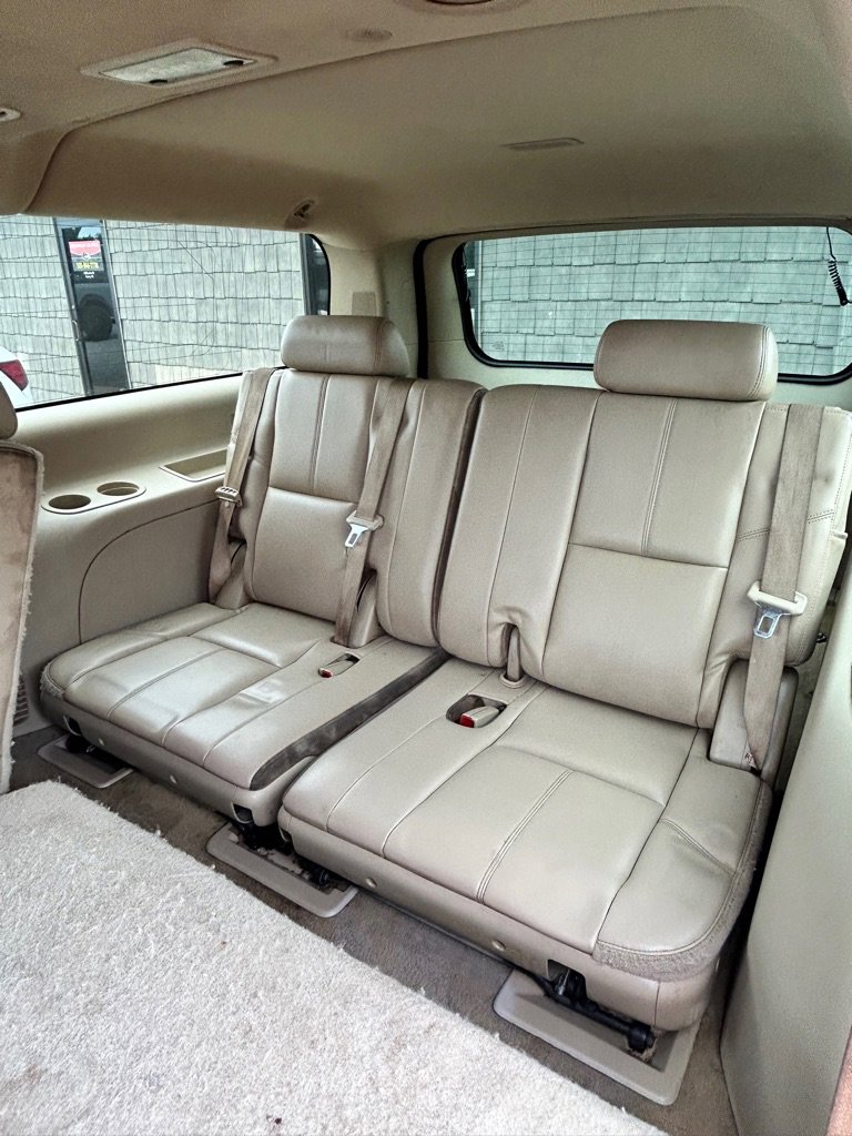 Used 2011 GMC Yukon XL SLT w/ SLT-2 Equipment Package image 9