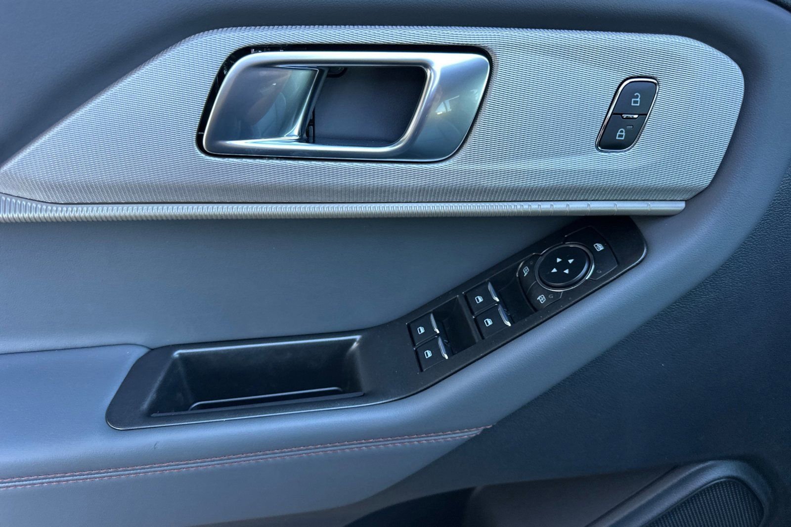 New 2026 Ford Explorer Active w/ Active Comfort Package image 8