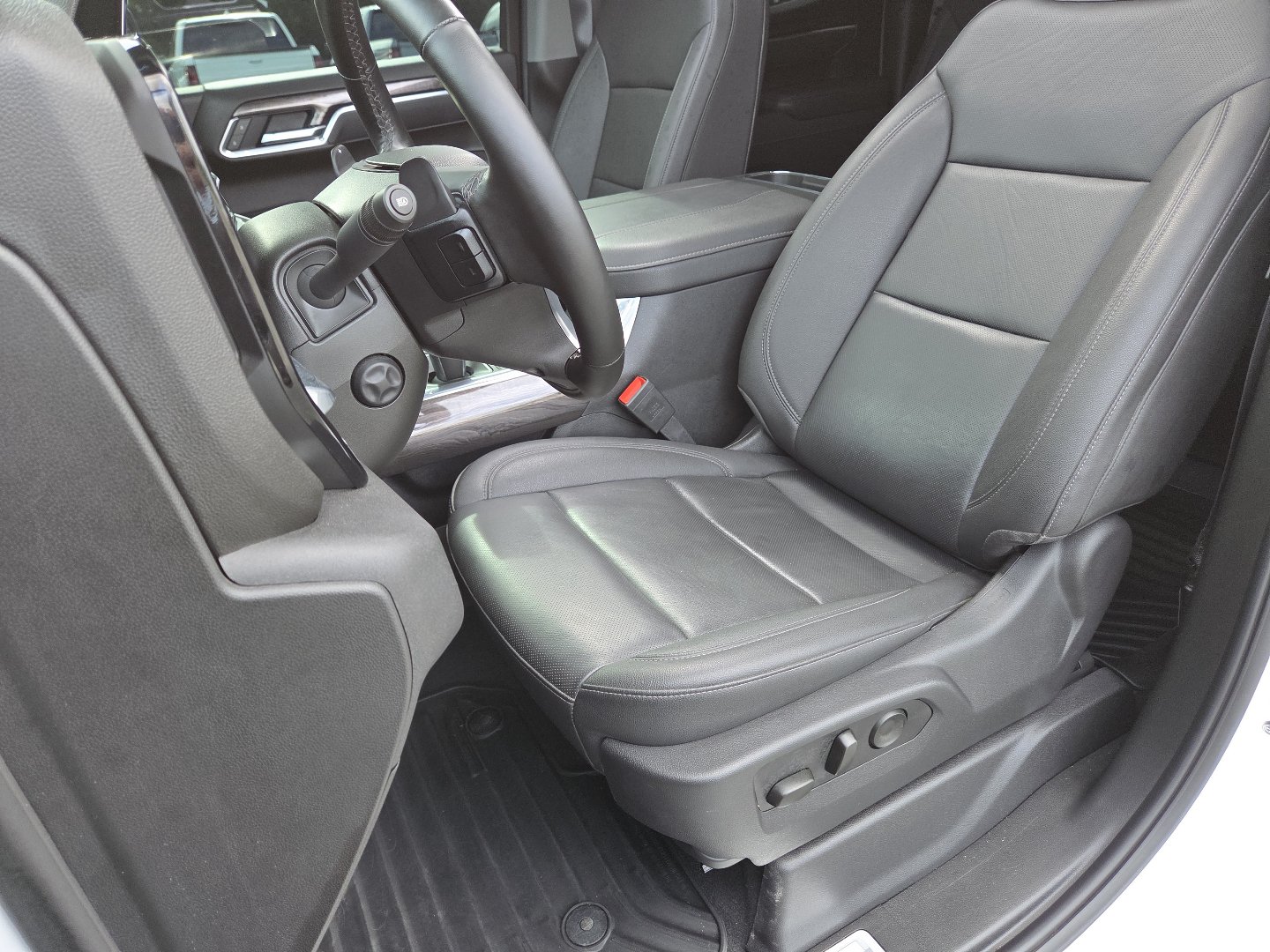 Used 2025 Chevrolet Silverado 1500 LTZ w/ Z71 Off-Road Package AWD/4WD image 28