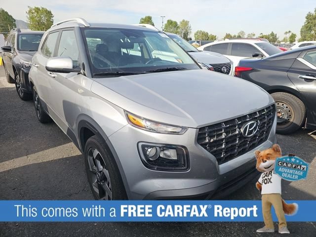 Used 2025 Hyundai Venue SEL FWD image 2