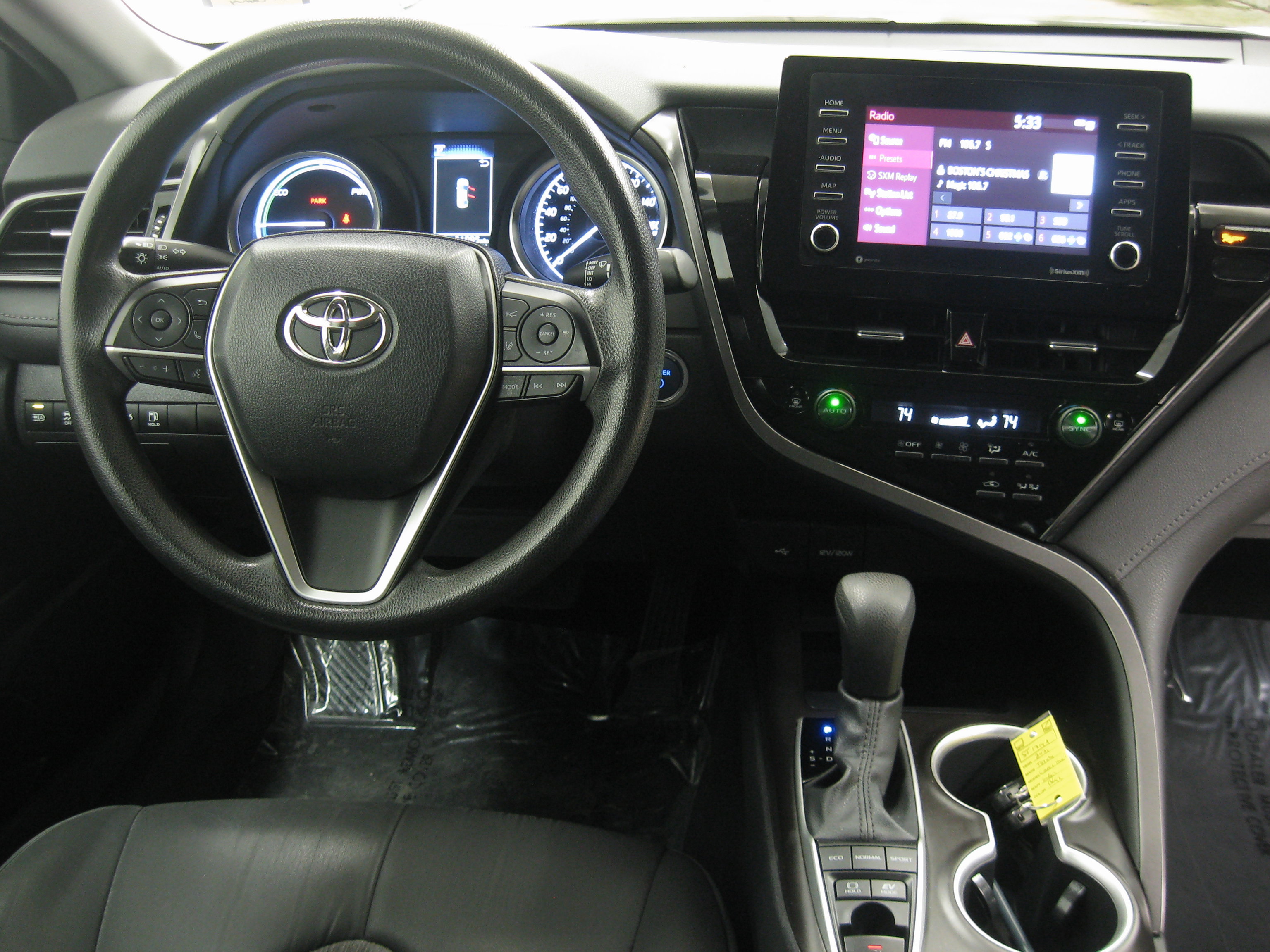 Used 2021 Toyota Camry LE image 2