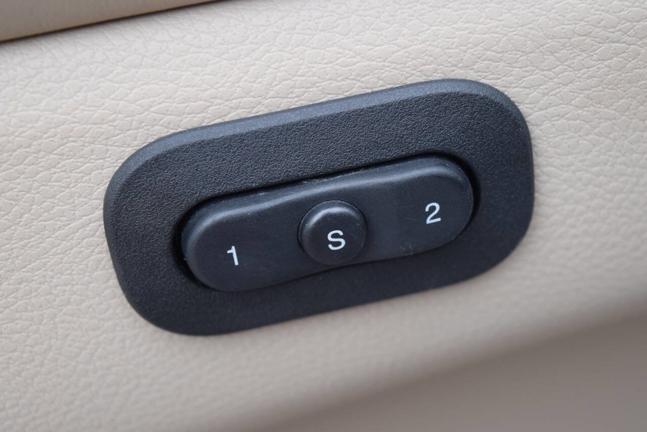 Used 2015 Jeep Grand Cherokee Overland image 42