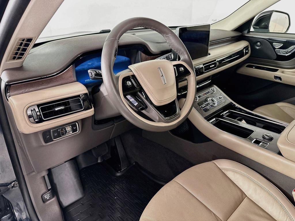 Used 2023 Lincoln Aviator Reserve w/ Elements Package Plus AWD/4WD image 16