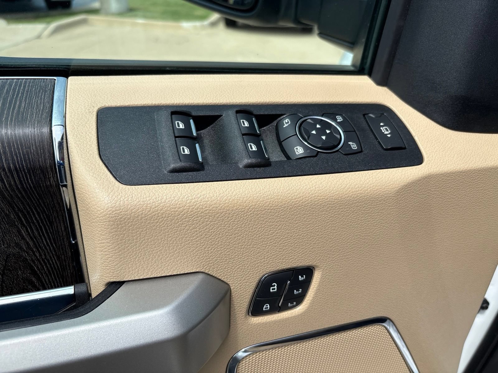 Used 2021 Ford F250 Lariat w/ Tremor Off-Road Package AWD/4WD image 17