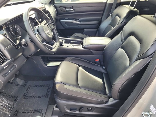 New 2025 Nissan Pathfinder SL w/ SL Premium Package image 8