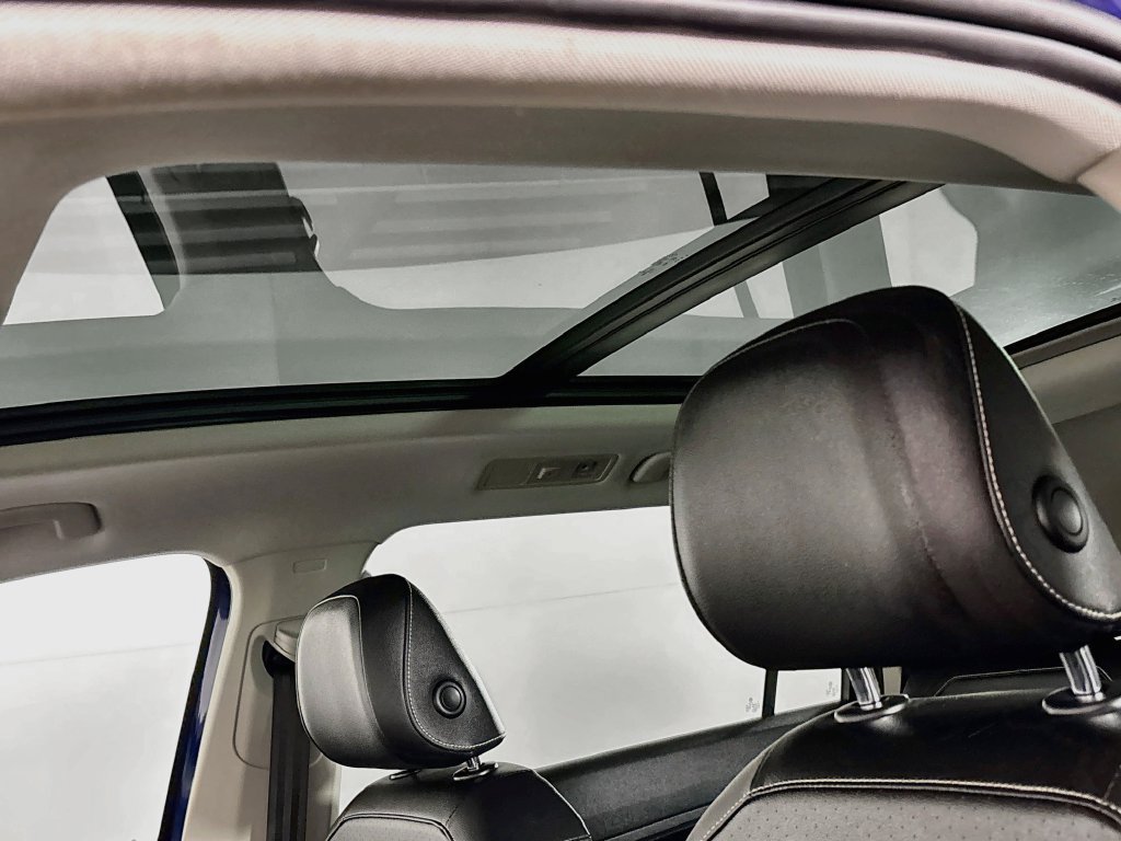 Certified 2021 Volkswagen Tiguan SE w/ Panoramic Sunroof Package AWD/4WD image 19