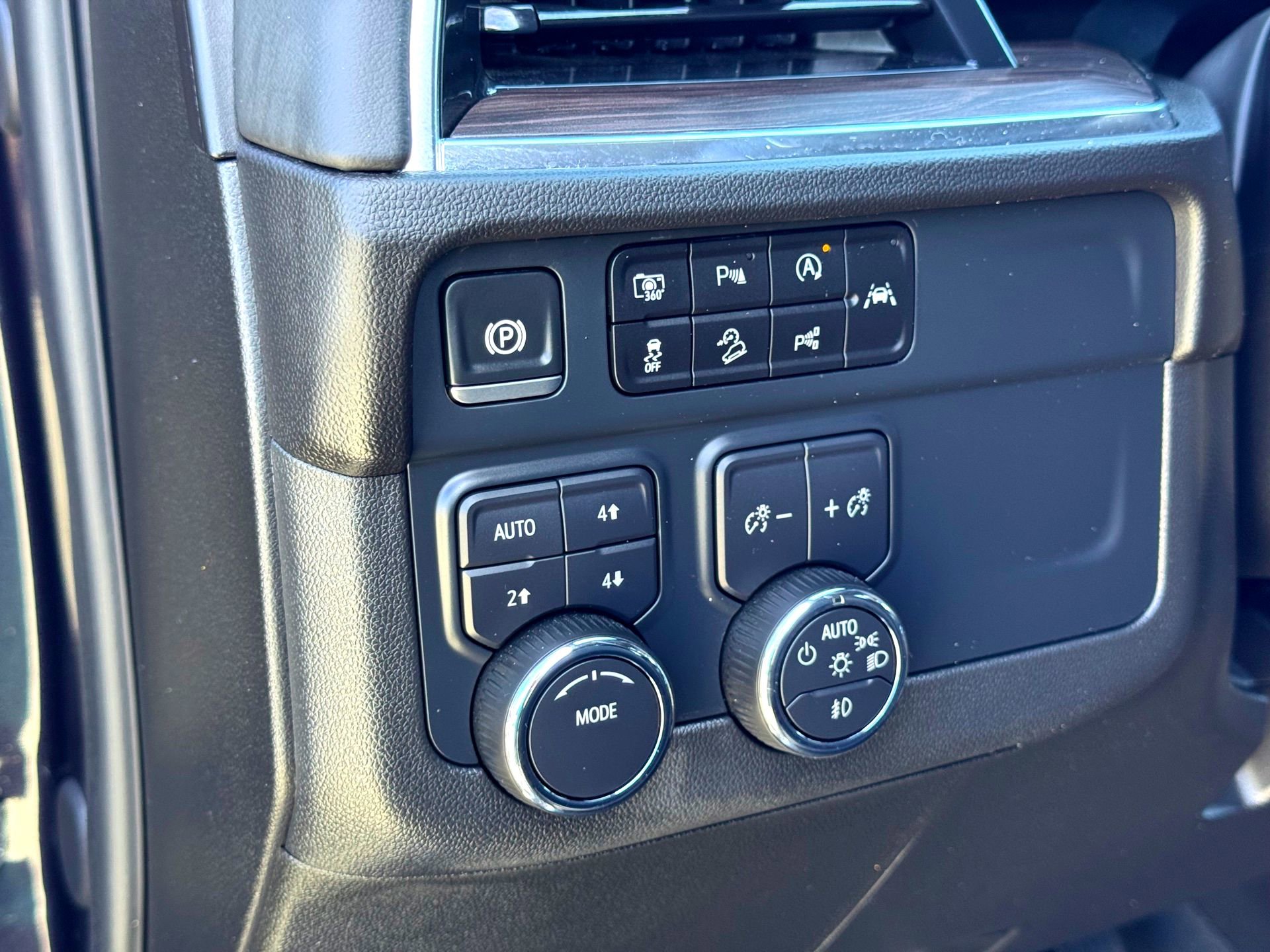 Used 2025 Chevrolet Tahoe Z71 image 15