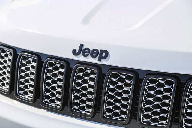 Used 2021 Jeep Grand Cherokee Laredo X RWD image 7