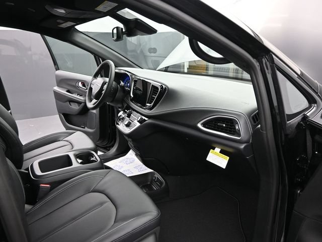New 2026 Chrysler Pacifica Select w/ S Appearance Package AWD/4WD image 23