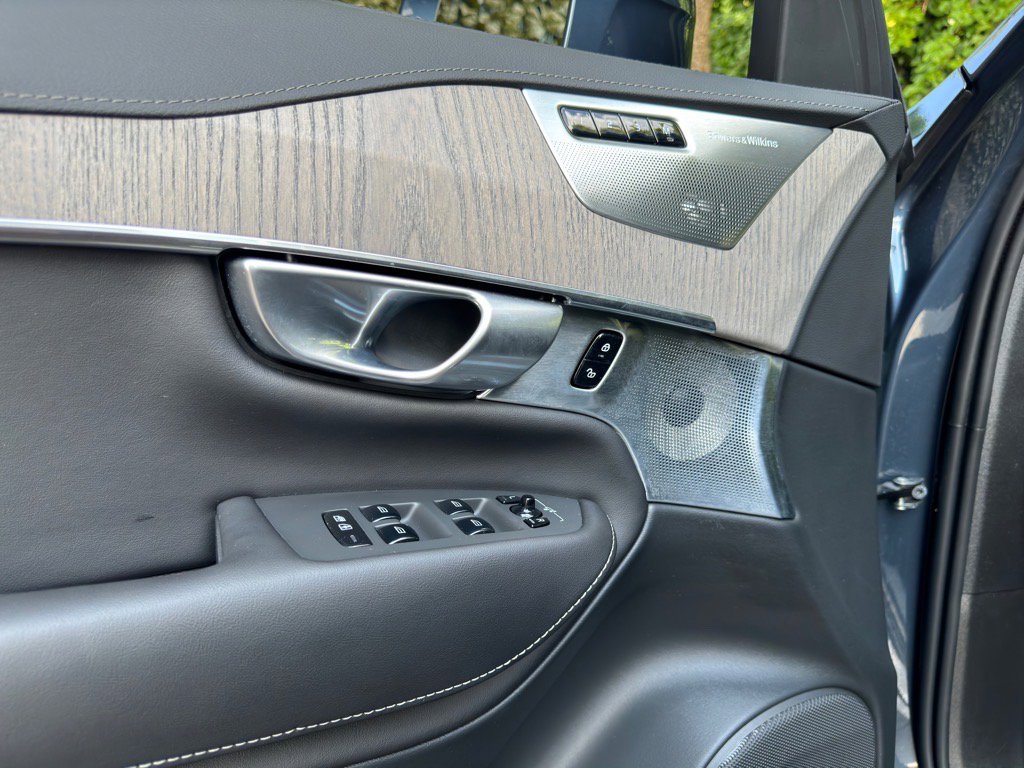 Used 2024 Volvo XC90 B6 Ultimate w/ Lounge Package image 9