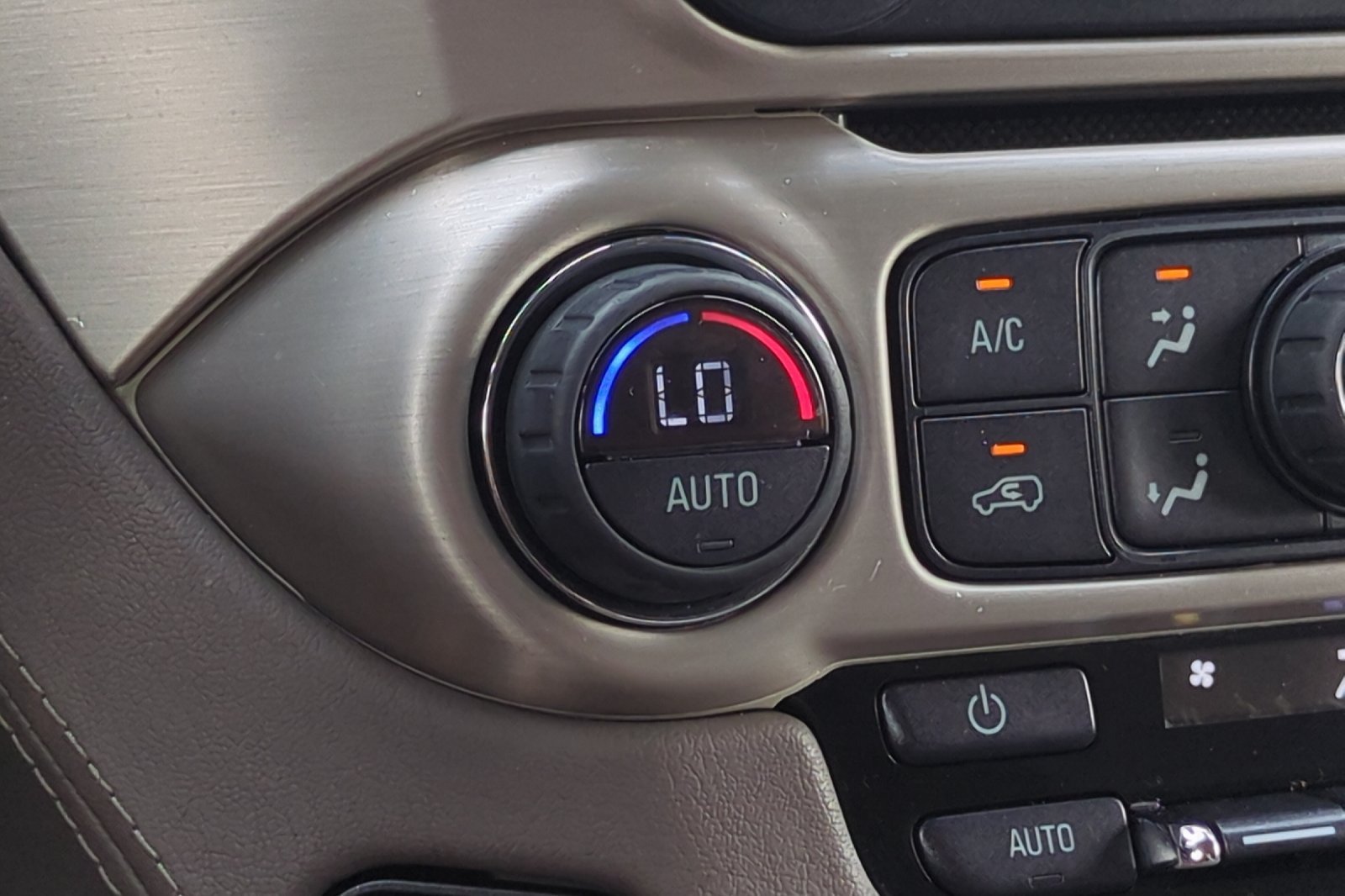 Used 2015 GMC Yukon Denali w/ Premium Package AWD/4WD image 28