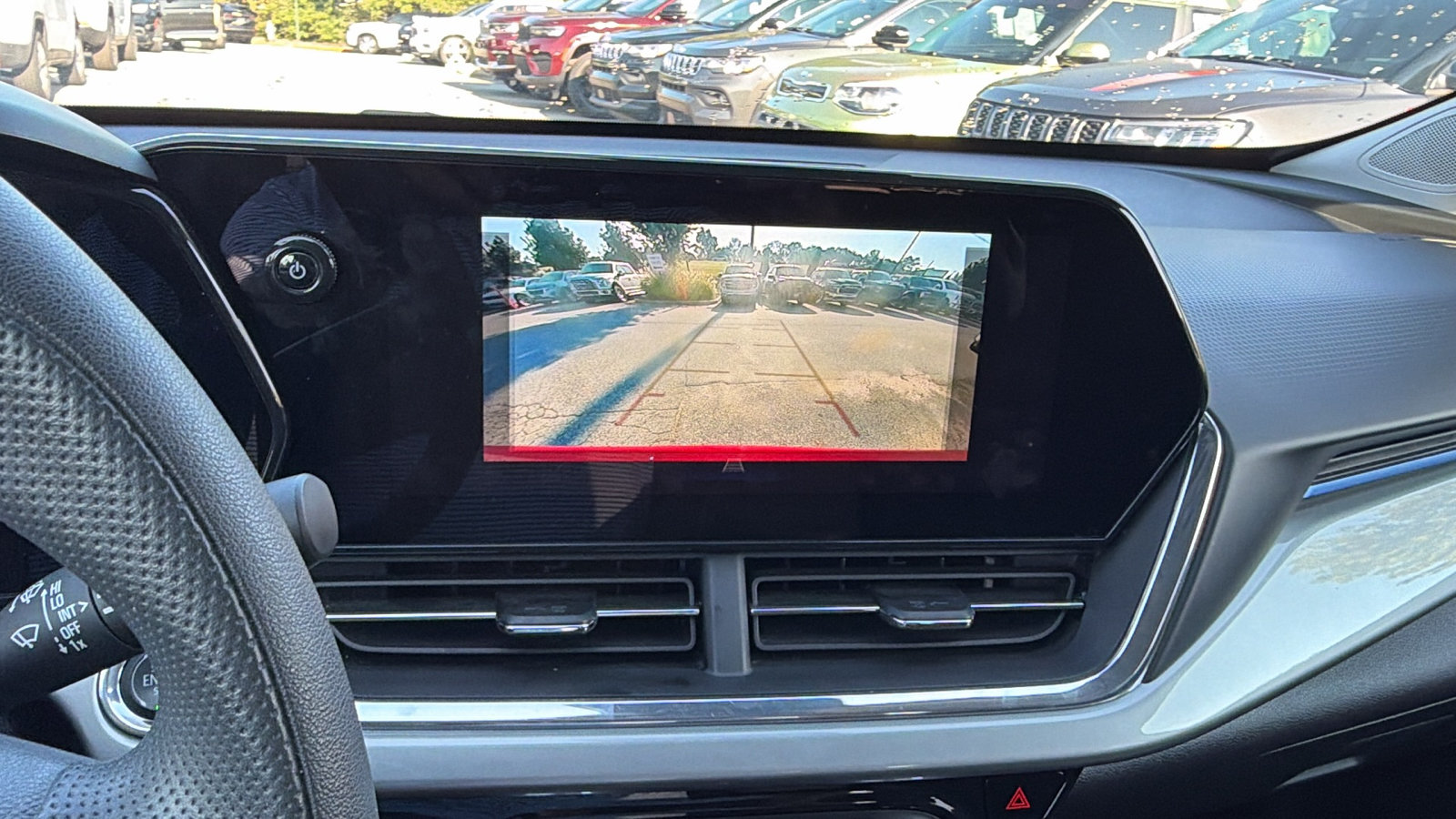 Used 2025 Chevrolet Trax LT FWD image 32