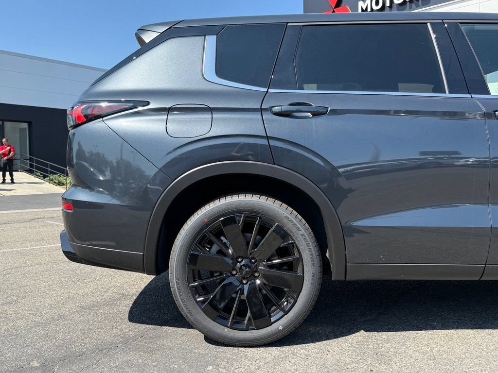 New 2026 Mitsubishi Outlander LE FWD image 13