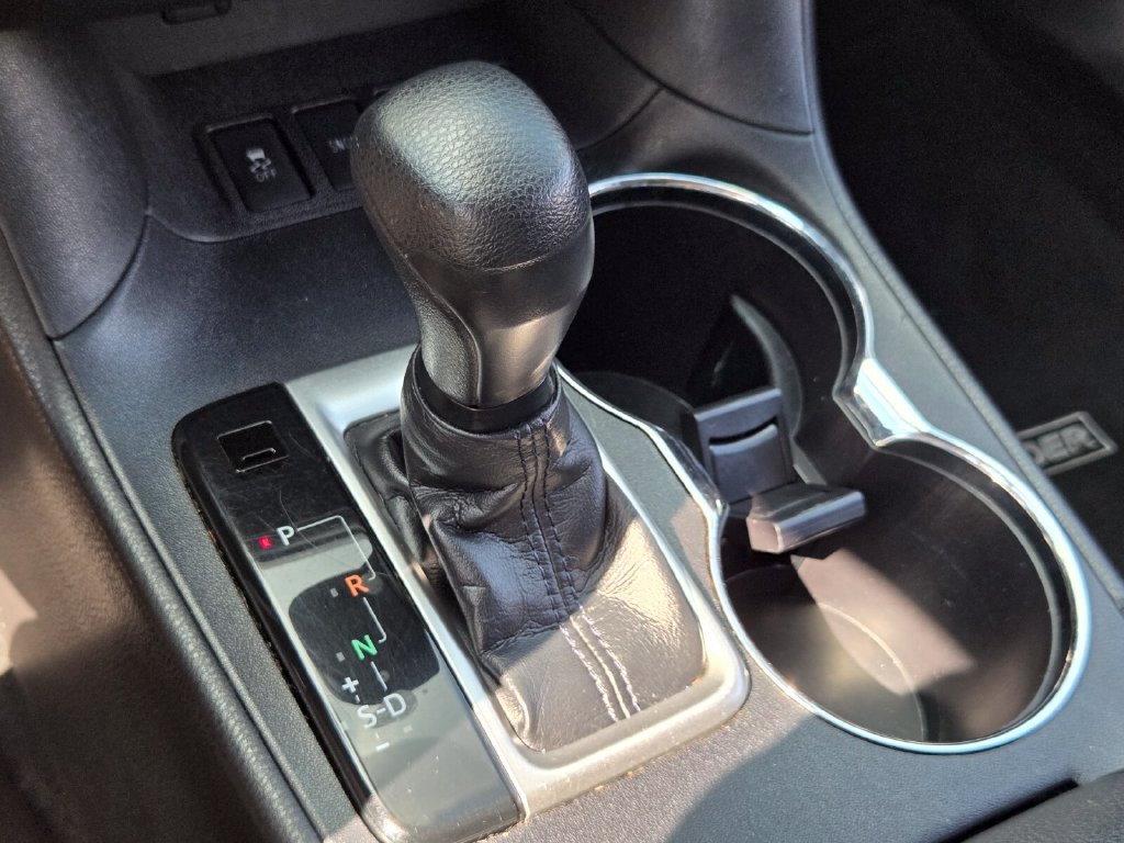 Used 2018 Toyota Highlander LE FWD image 27