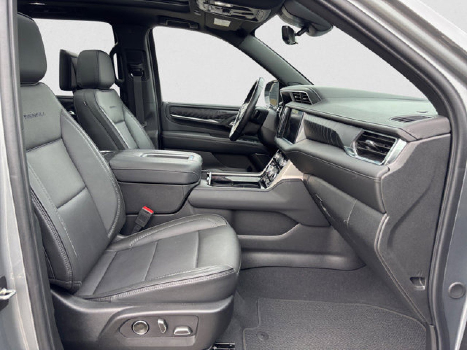 Used 2023 GMC Yukon Denali w/ Advanced Technology Package image 21