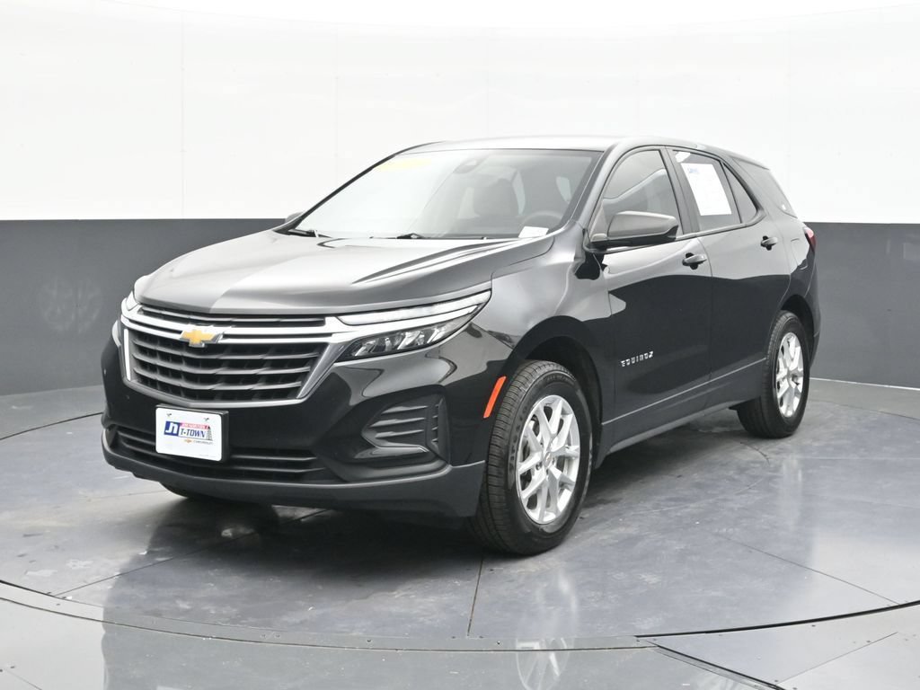 Used 2024 Chevrolet Equinox LS AWD/4WD image 2